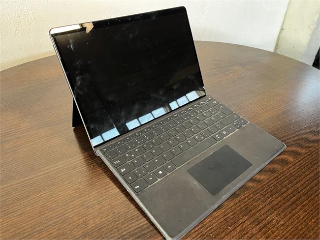 1  Tablet Microsoft Surface Pro X